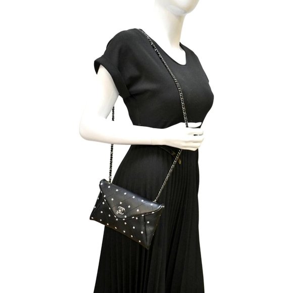 CHANEL  CC Envelope Printed Lambskin Leather Chain Clutch Bag Black - Picture 2 of 13